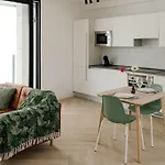 Main Street Luxury 7 *