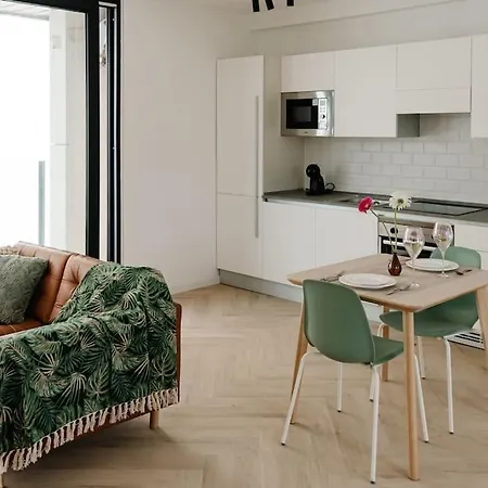 Main Street Luxury 7 *