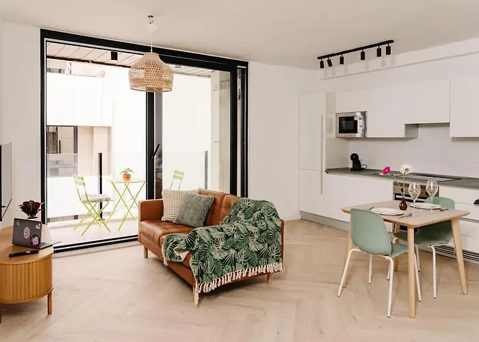 Main Street Luxury 7 Daire *