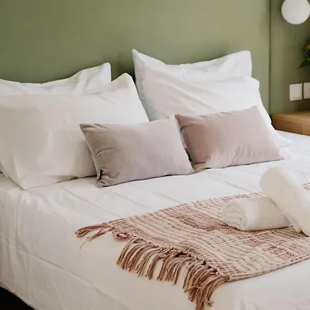 Main Street Luxury 7 *