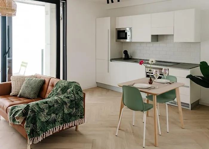 Main Street Luxury 7 *